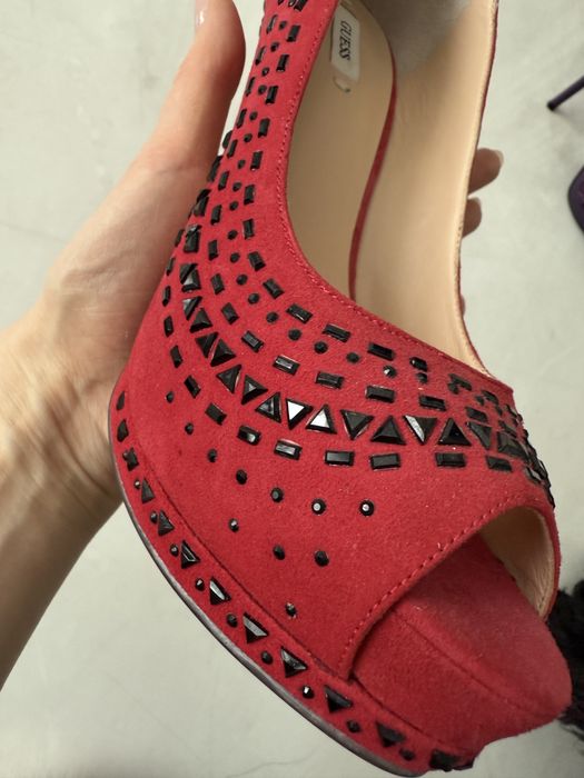 Туфлі Guess. Нові. Розмір 40. Замша/шкіра