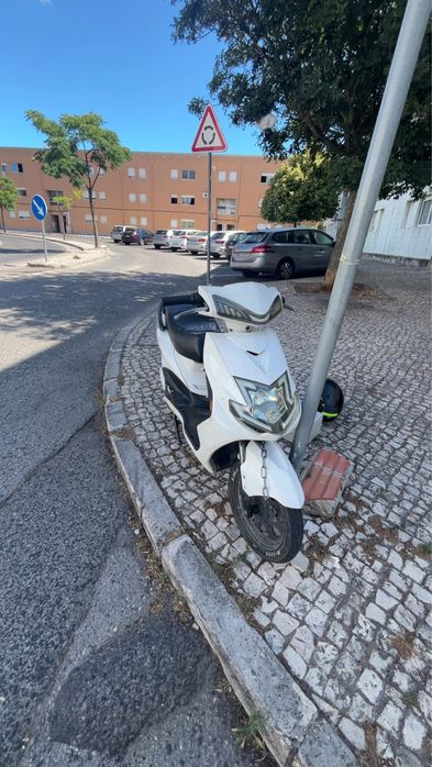 Vendo mota eletrica a andar