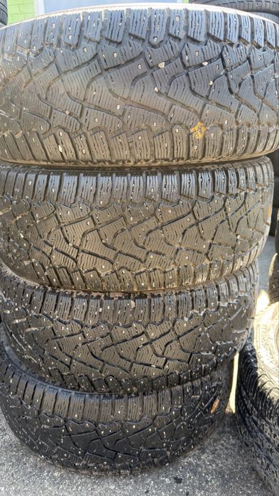 265/65/17 Pirelli Ice zero