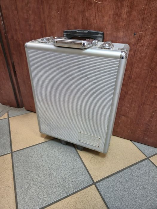 Walizka metalowa Hitachi