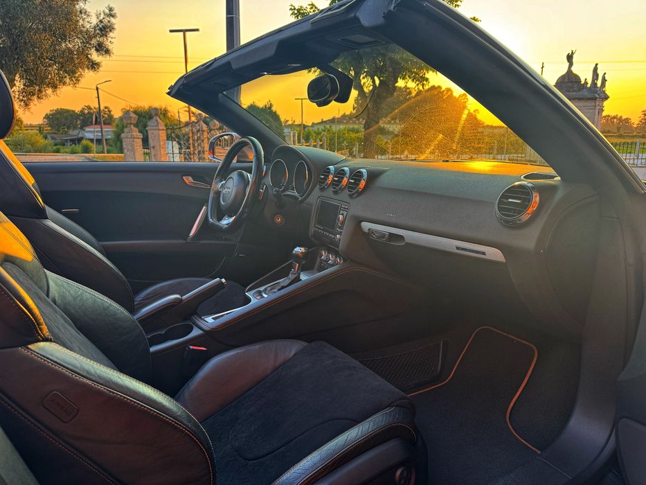 Audi TTS Roadster 2.0 TFSI Quattro 272cv - Desde 309€ Mês