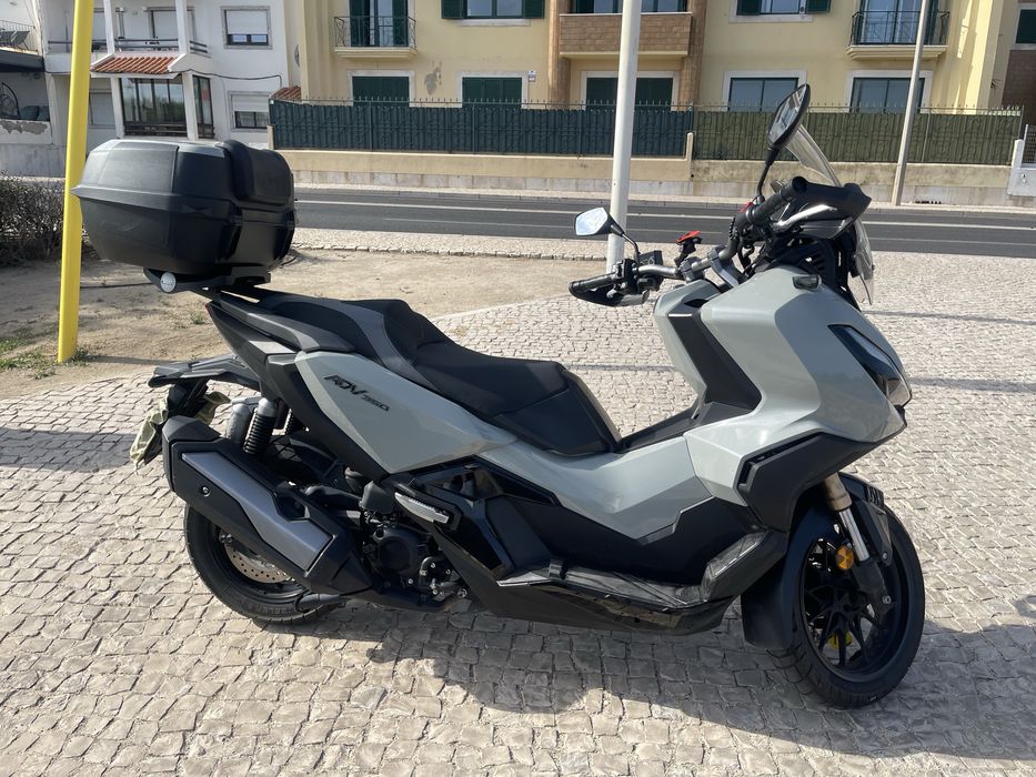 Honda ADV350 - Estimada em execelente estado