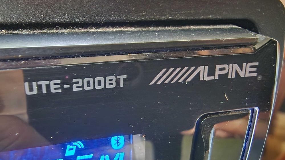 Alpine UTE-200BT c/ novo ligação Bluetooth e USB