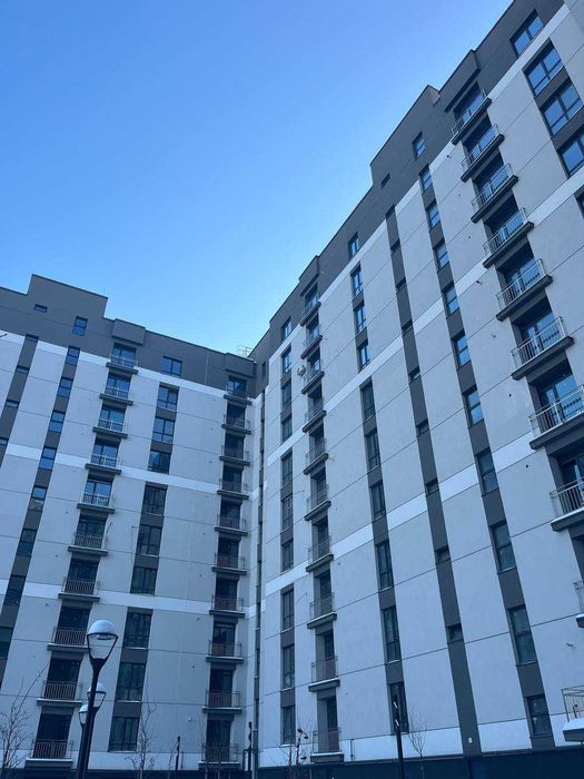 Велика 3к квартира з частковим ремонтом Будинок введено в експлуатацію