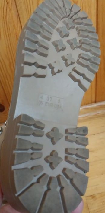 Продам женские демисезонные ботинки  в новом состоянии  Primark