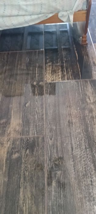 Vendo tijoleira para desocupar 10€ cada peça