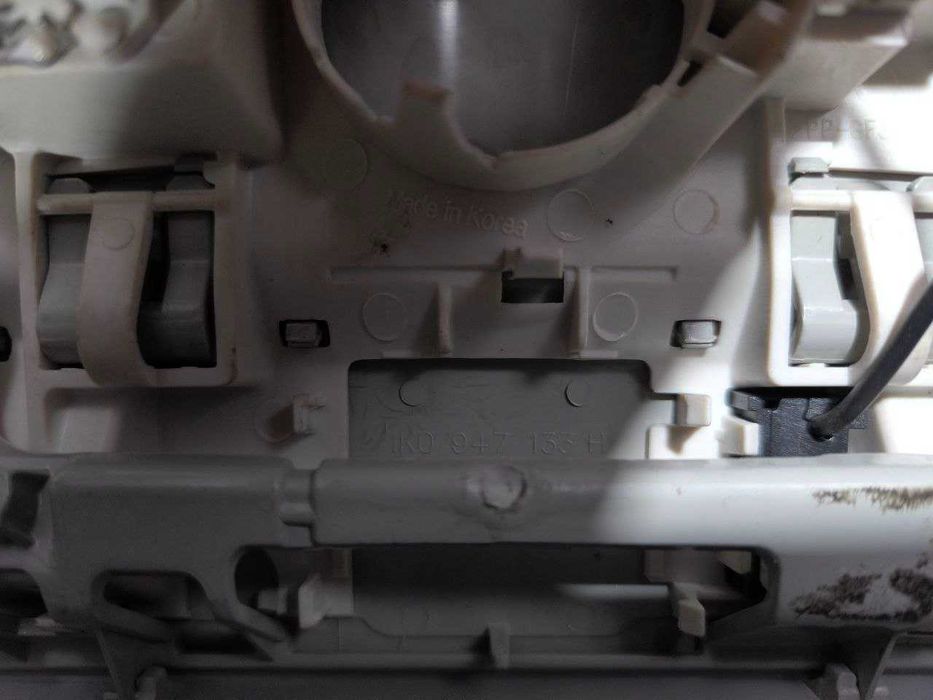 Передній плафон салону VW Passat CC  1K0947133H  1K0868837