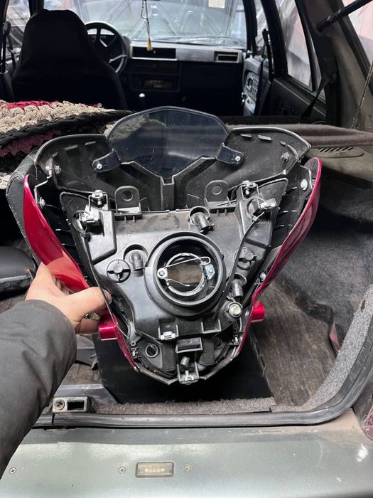 Фара від пульсара , пару царапин на бокових пластиків