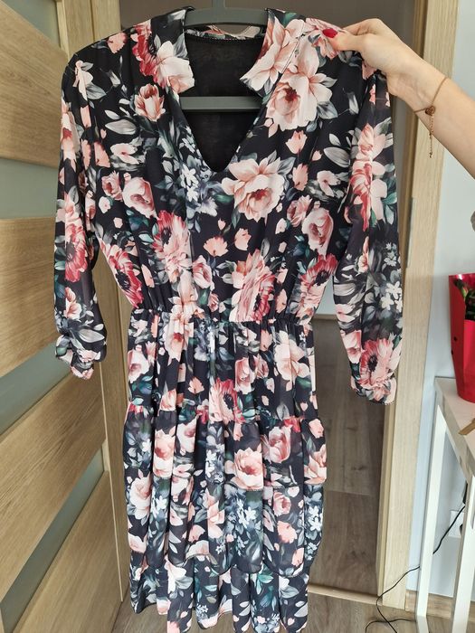 Sukienka w kwiatuszki. Nowa.