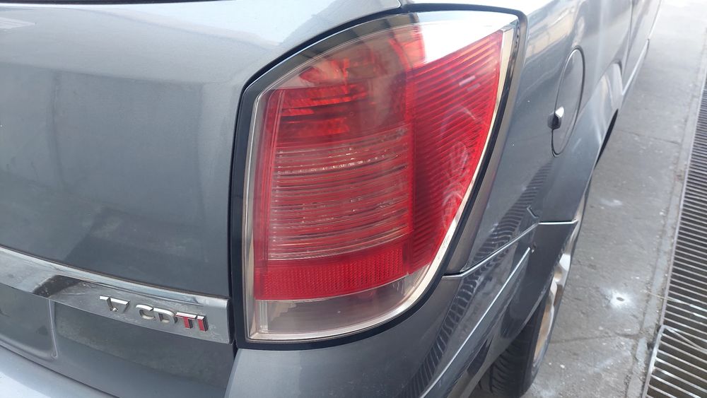 Farolim direito OPEL Astra H Caravan (L35)