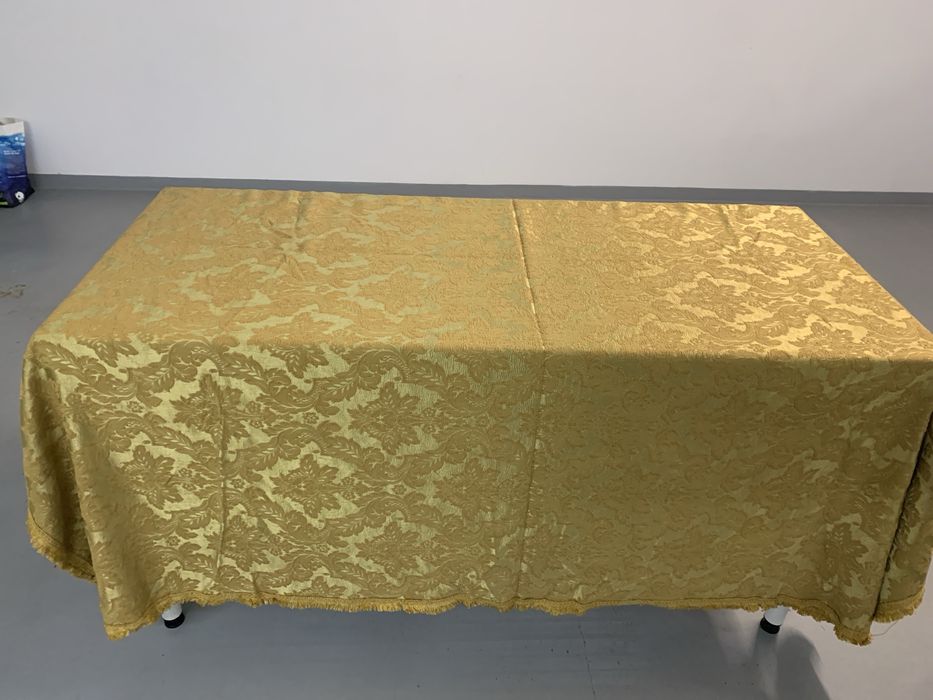 Colcha emdamasco dourado