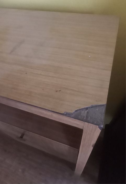 Movel com porta e parteleiras