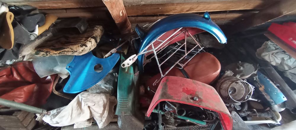 Продам. Баки,колеса и много чего на иж