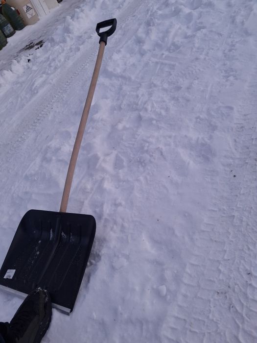 Лопата для прибирання снігу.
