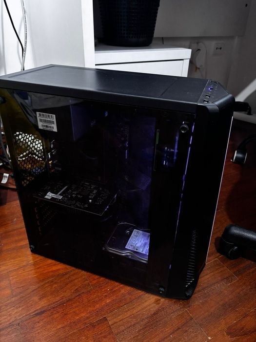 Pc gamer usado 
Componentes:
I3-10900k 
GTX 1050 ti
8gb RAM
1TB HDD
48