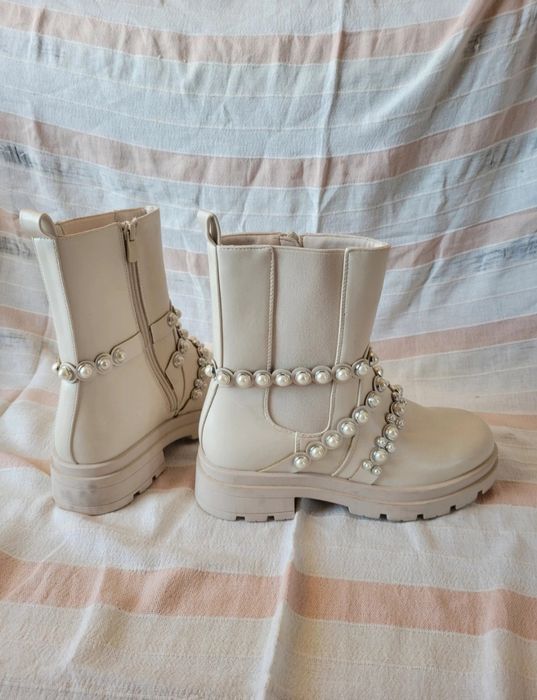 Bota branca/creme 39