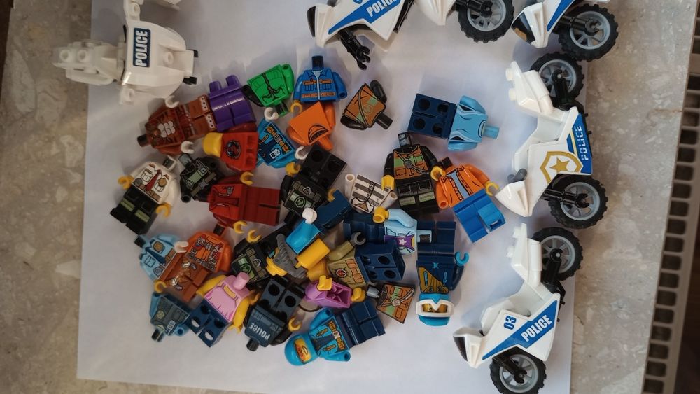 Mix figurek Lego + motory policyjne Lego