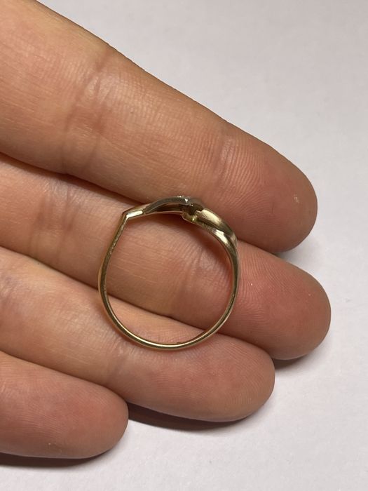 Золотое кольцо с бриллиантом 0.04 Ct