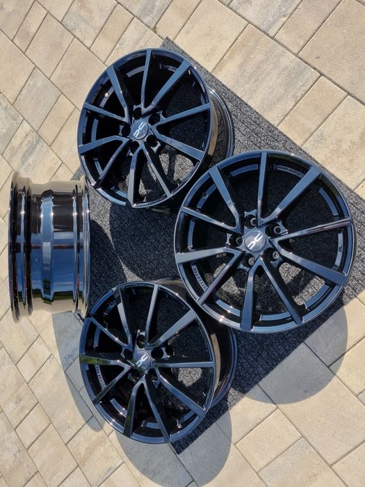 Dacia Duster 17 " Felgi aluminiowe 5x114,3 Daster I / II Czarny połysk