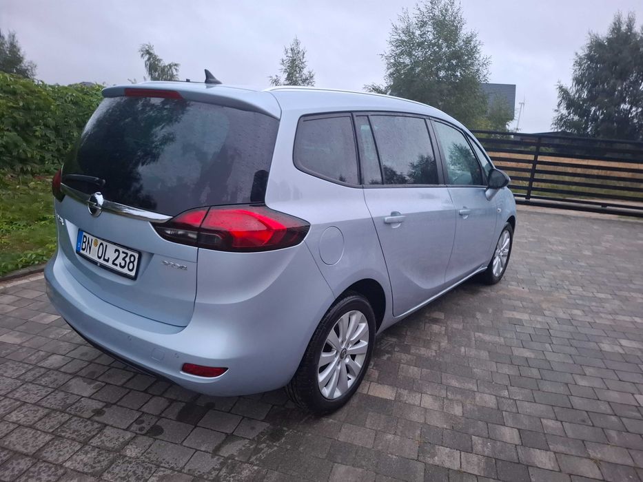Opel Zafira Tourer malutki przebieg
