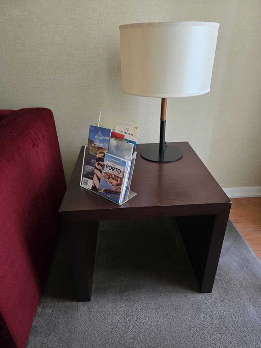 Mesa de apoio para sala, quarto, escritório ou recepção