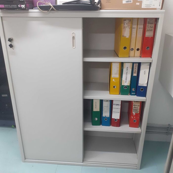 armários metálicos de escritório