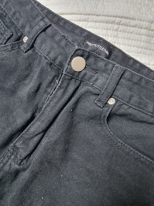 Dżinsy mom fit, czarne, Pretty Little Thing, rozmiar 8/36 z metki.