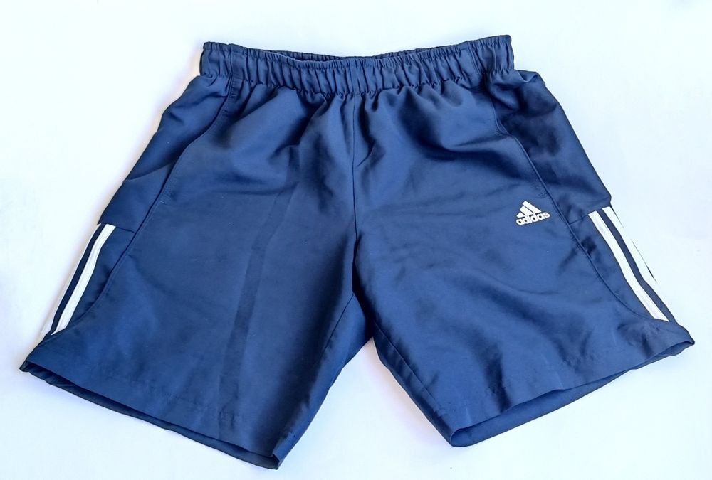 Чоловічі шорти Adidas, розмір М. Оригінал.