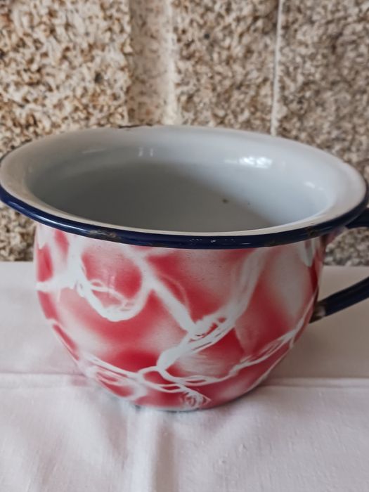 Penico/bacio em esmalte antigo