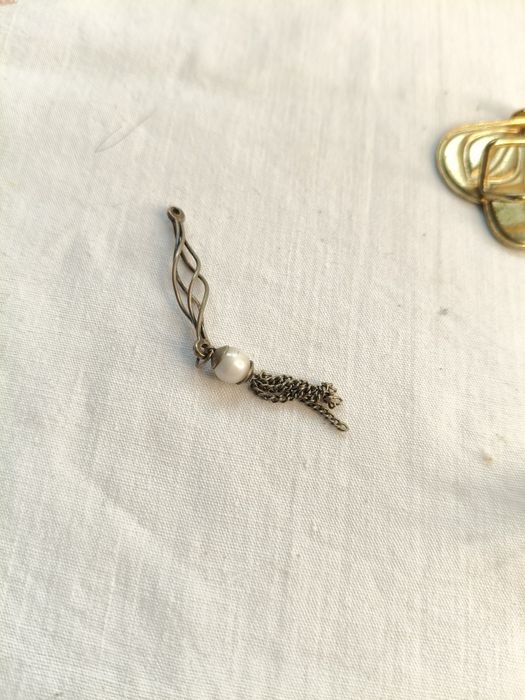 Stare zawieszki i klamra PRL