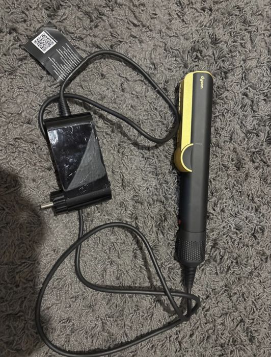 Dyson airstrait w kolorze czarno zlotym, mało uzywany