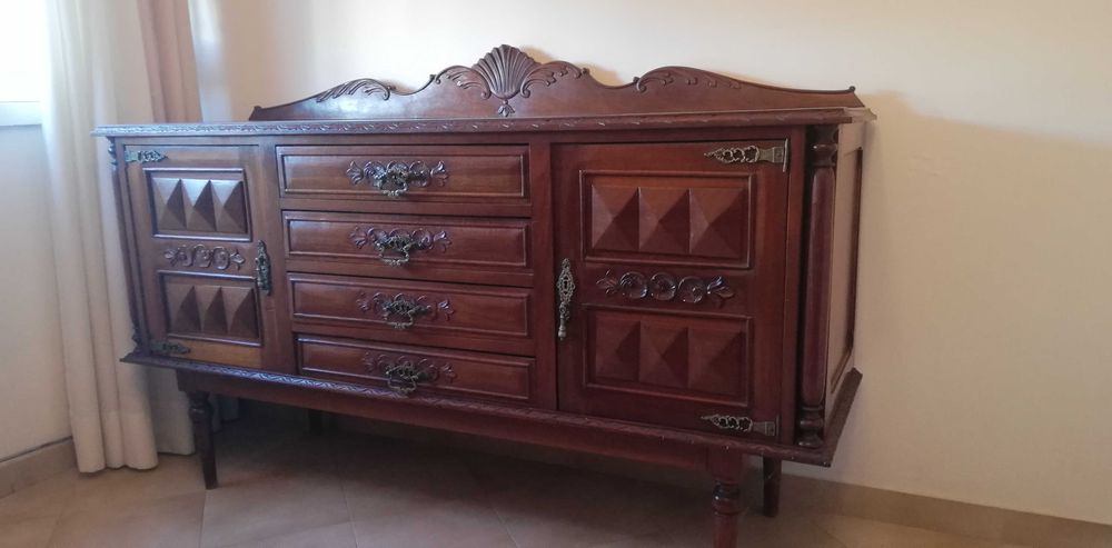 Mobília de sala completa (2 móveis + 1 mesa extensível + 6 cadeiras)