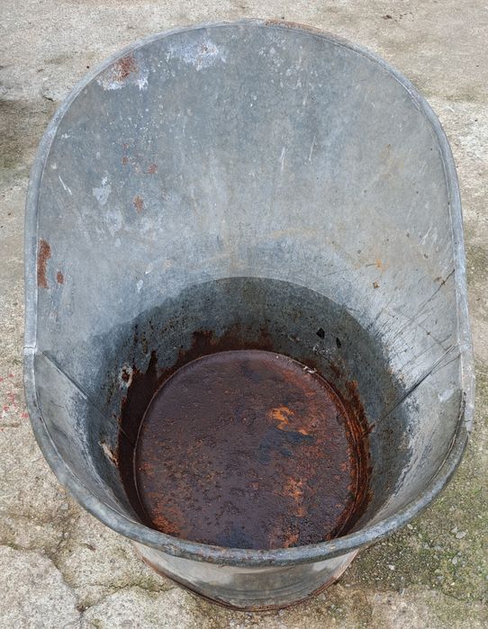 Banheira antiga para decoração