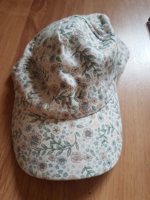 Czapka z daszkiem dla dziewczynki