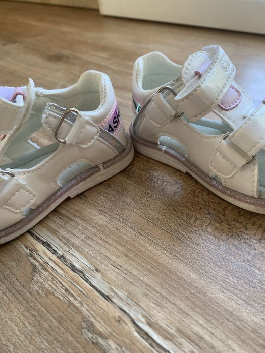 Дитячі шкіряні босоніжки 19