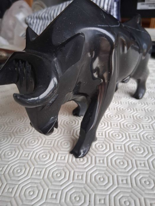 Touro em mármore preta, estilo cubista, bom estado, vintage