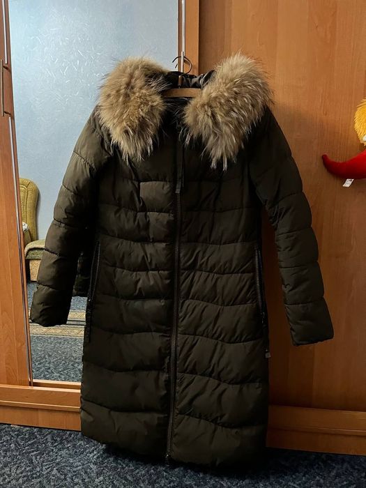 Зимове,тепле пальто з натуральним мехом.