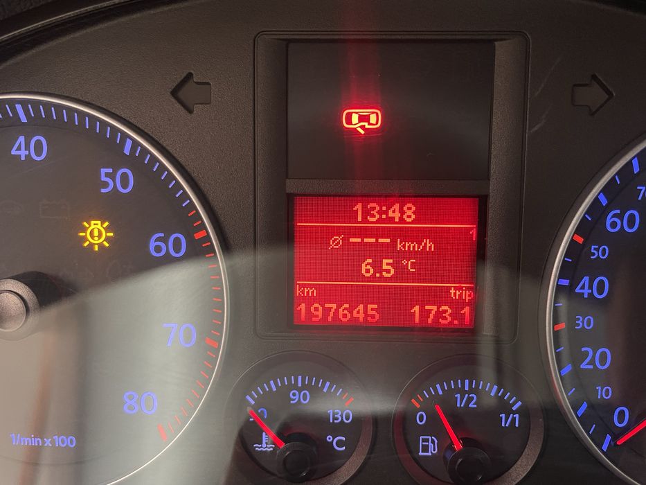 Volkswagen Golf . 1,4 mpi . 2003 рік. Червоний металік