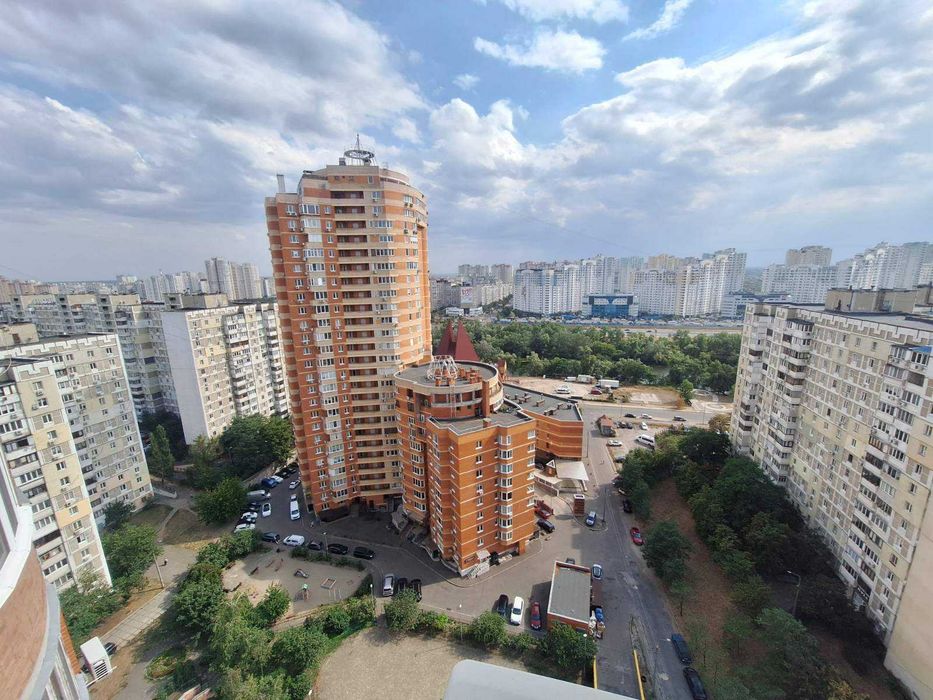 Продам 3-кімнатну квартиру по вул. Срібнокільскій 14-А, Позняки.