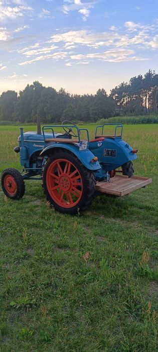 Ciągnik zabytkowy z 1958 roku