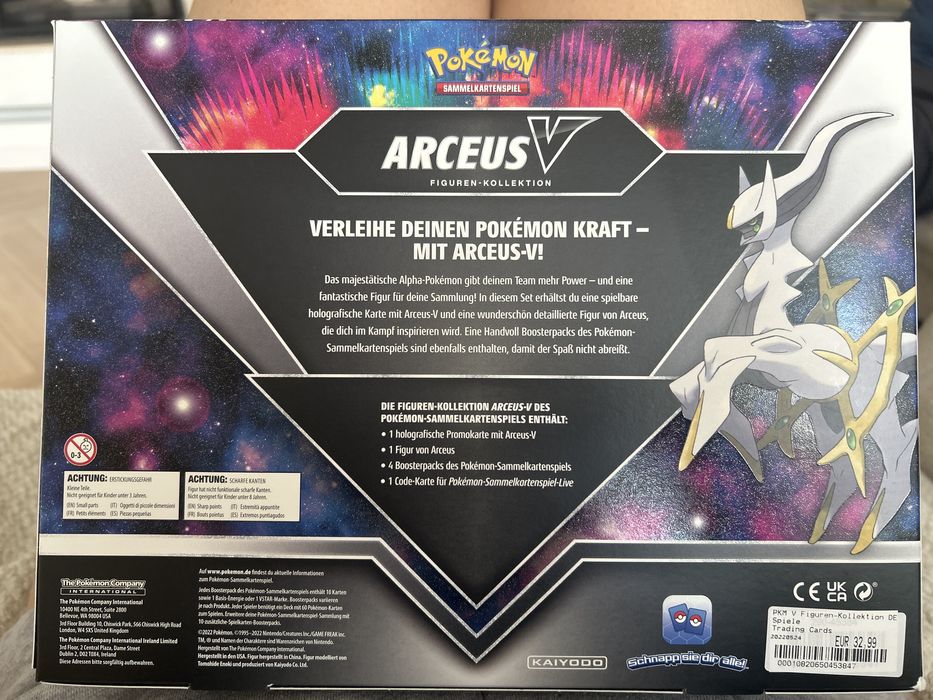 Arceus V Figure Collection- NEW po niemiecku