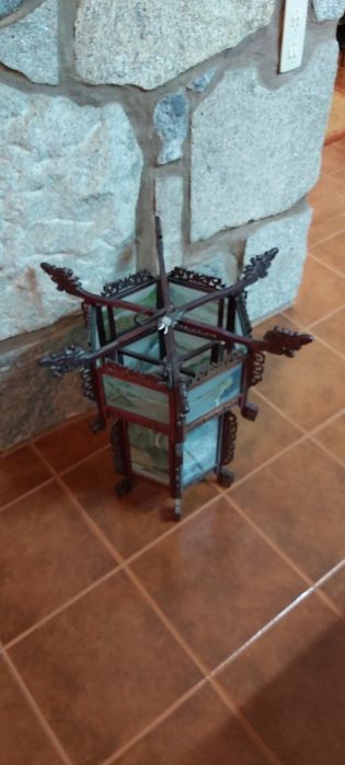 Vendo aplique de teto oriental, pintado, trabalhado.
- Originário a Ch