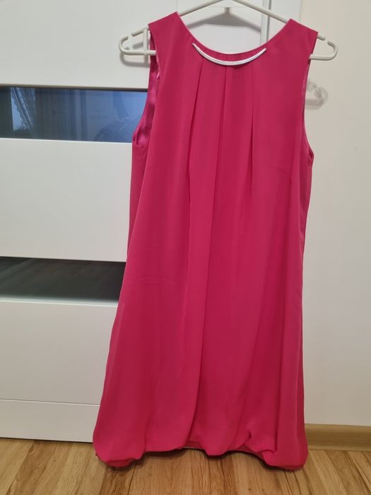 Piękna różowa sukienka