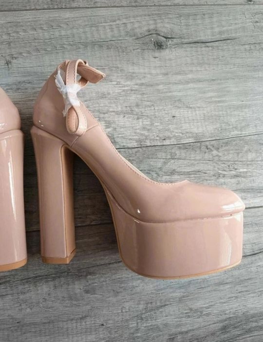 Beżowe buty na wysokim obcasie platforma lakierowane rozmiar 38