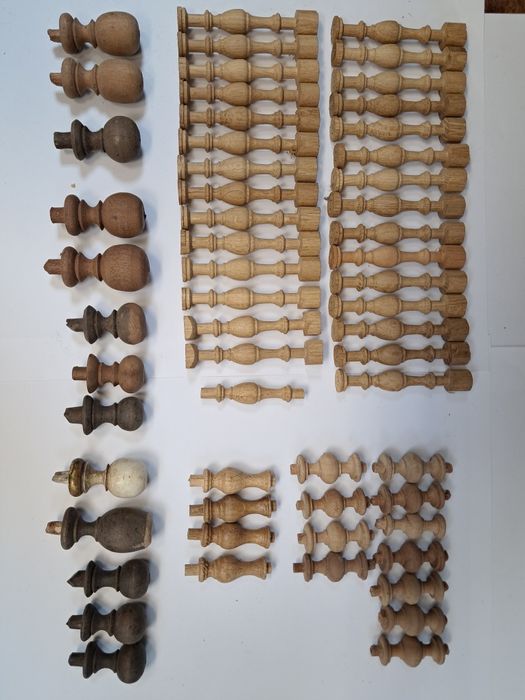 Peças de madeira torneadas.
1€ cada peça.