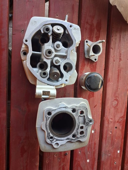 Cylinder tłok głowica romet k125