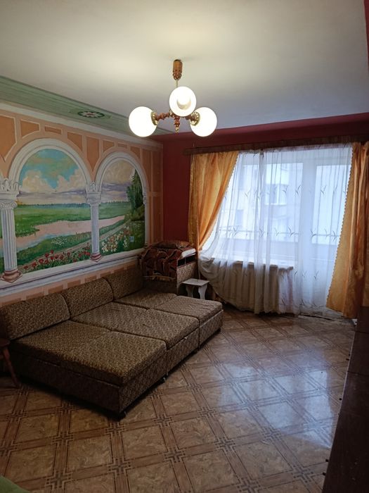 Одна лкрема кімнатиа в трехкімнатьній квартирі..Район привокзальний