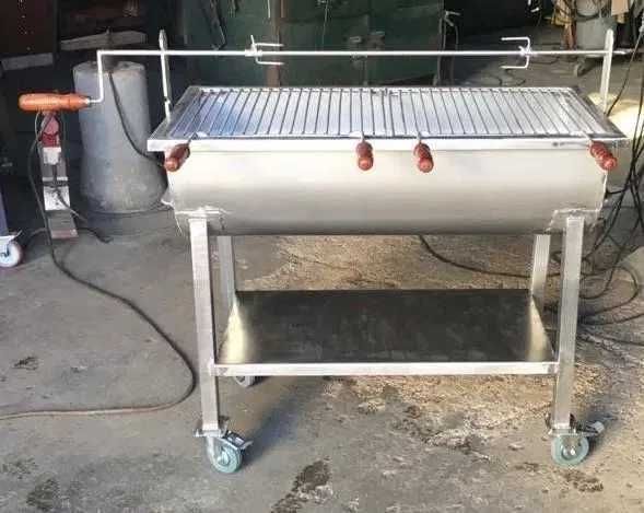 Churrasqueira móvel em inox (com grelhas e espeto)