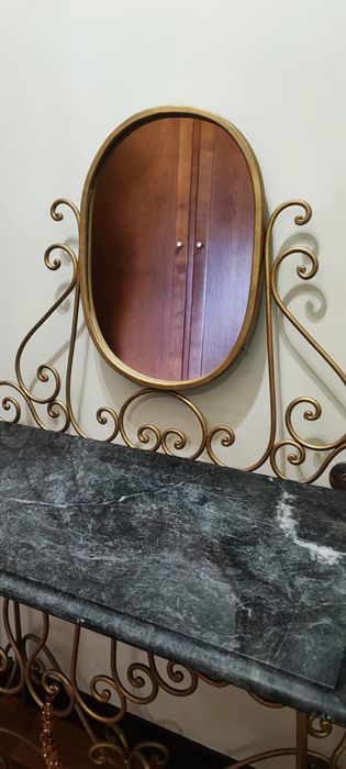 Mesa em ferro com espelho - como nova