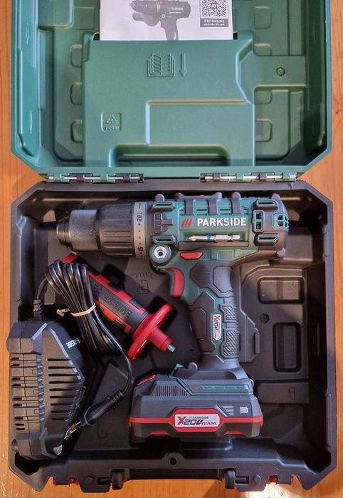 Aparafusadora com martelo Parkside c/ bateria e carregador